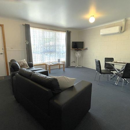 Castaway Holiday Apartments Strahan Extérieur photo