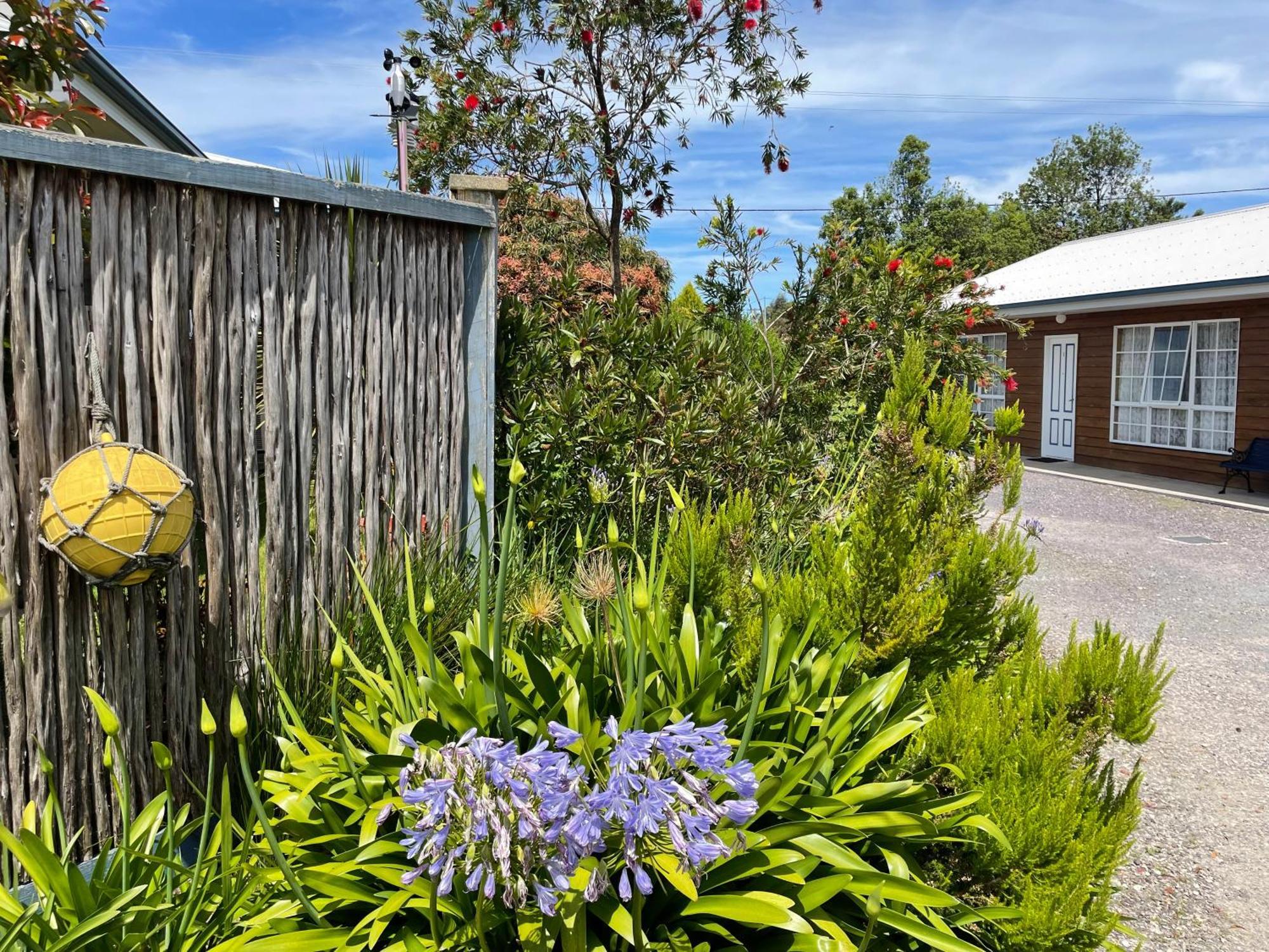Castaway Holiday Apartments Strahan Extérieur photo