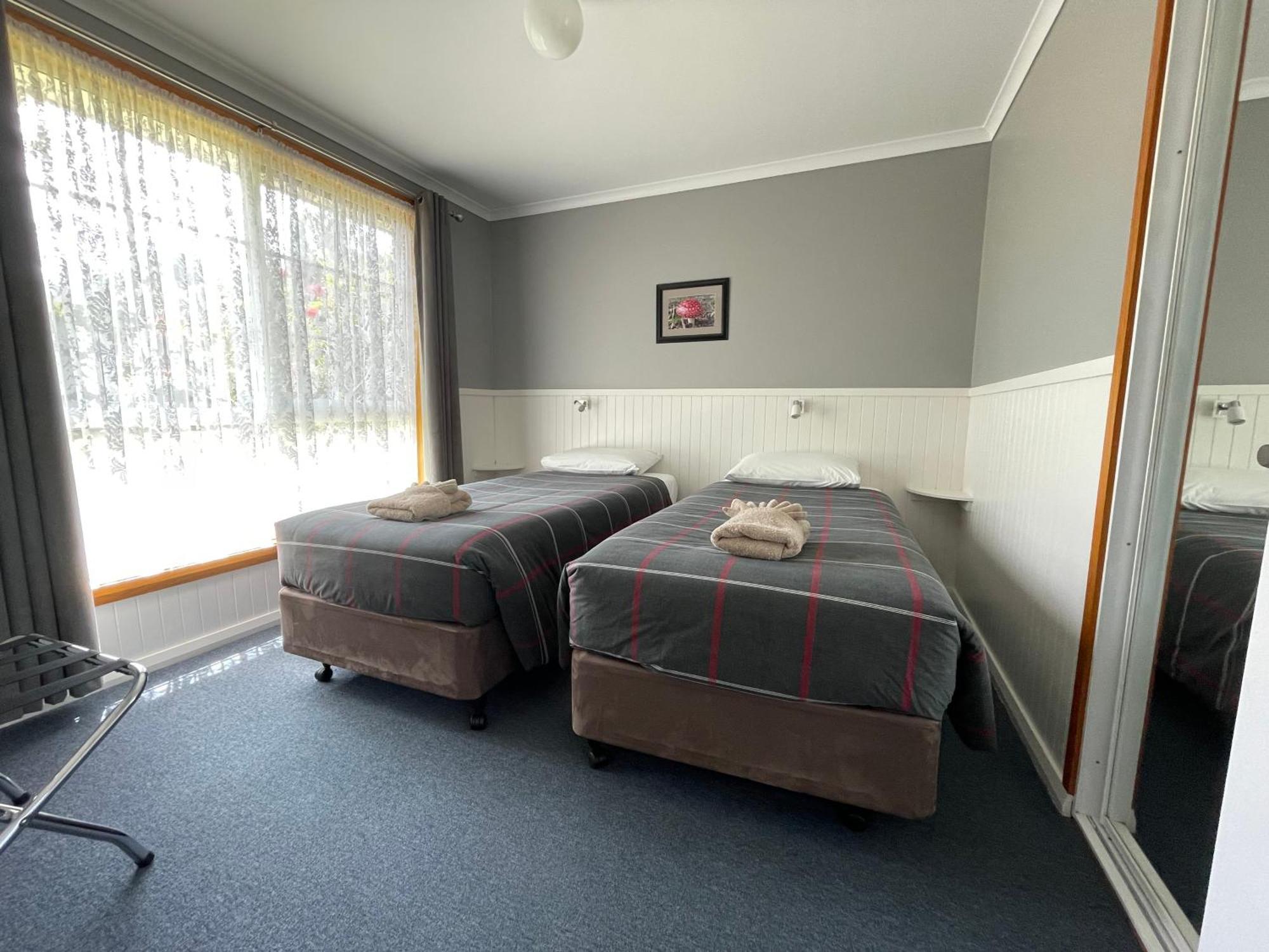 Castaway Holiday Apartments Strahan Extérieur photo