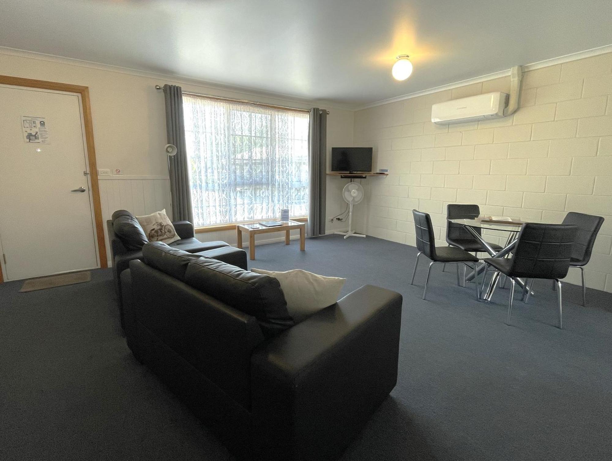 Castaway Holiday Apartments Strahan Extérieur photo