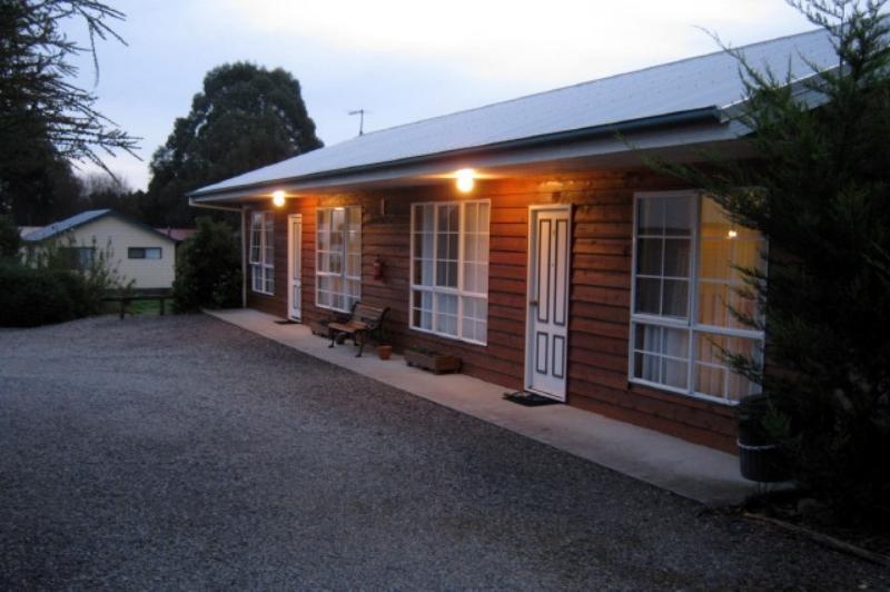 Castaway Holiday Apartments Strahan Extérieur photo