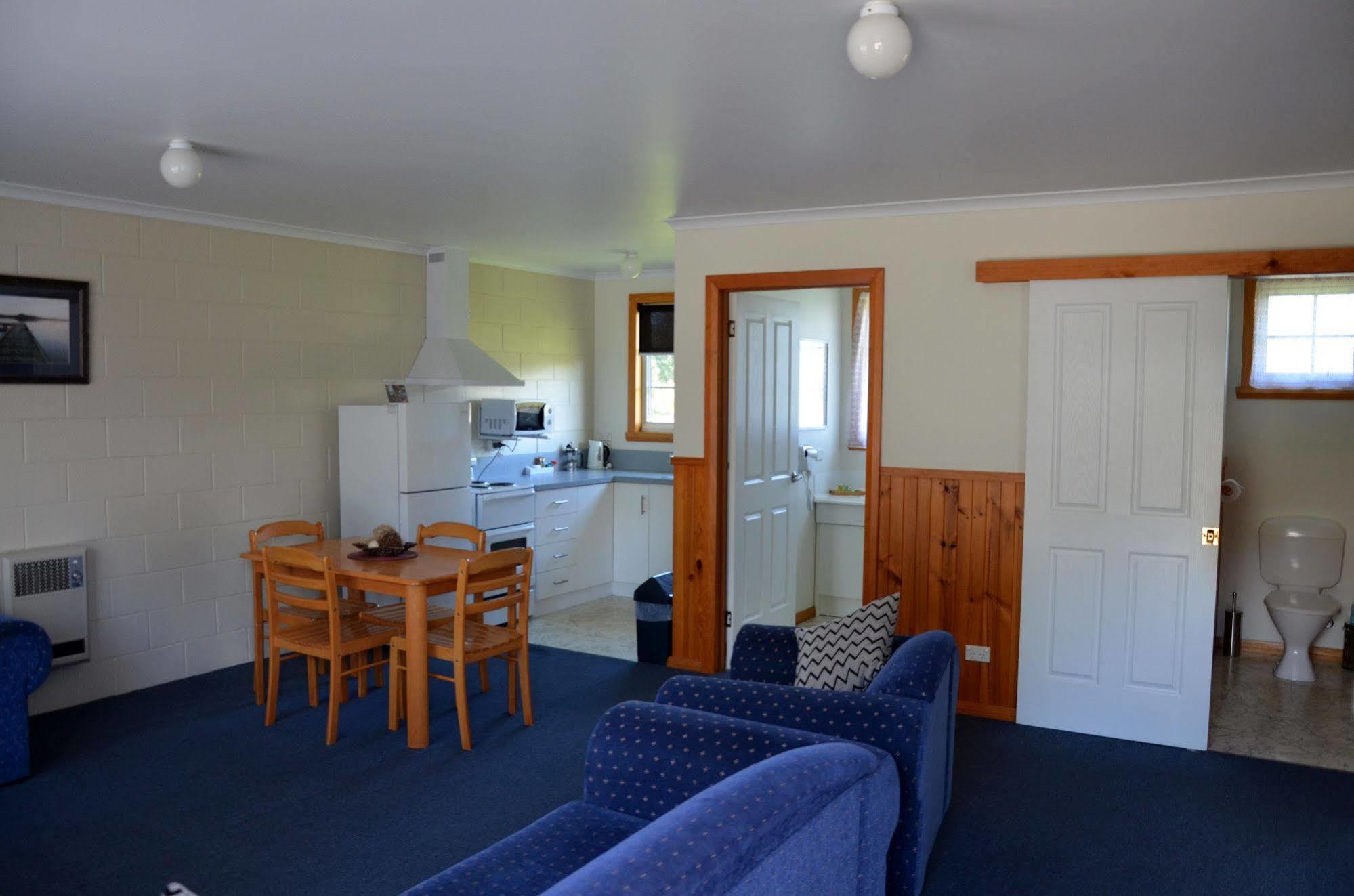 Castaway Holiday Apartments Strahan Extérieur photo