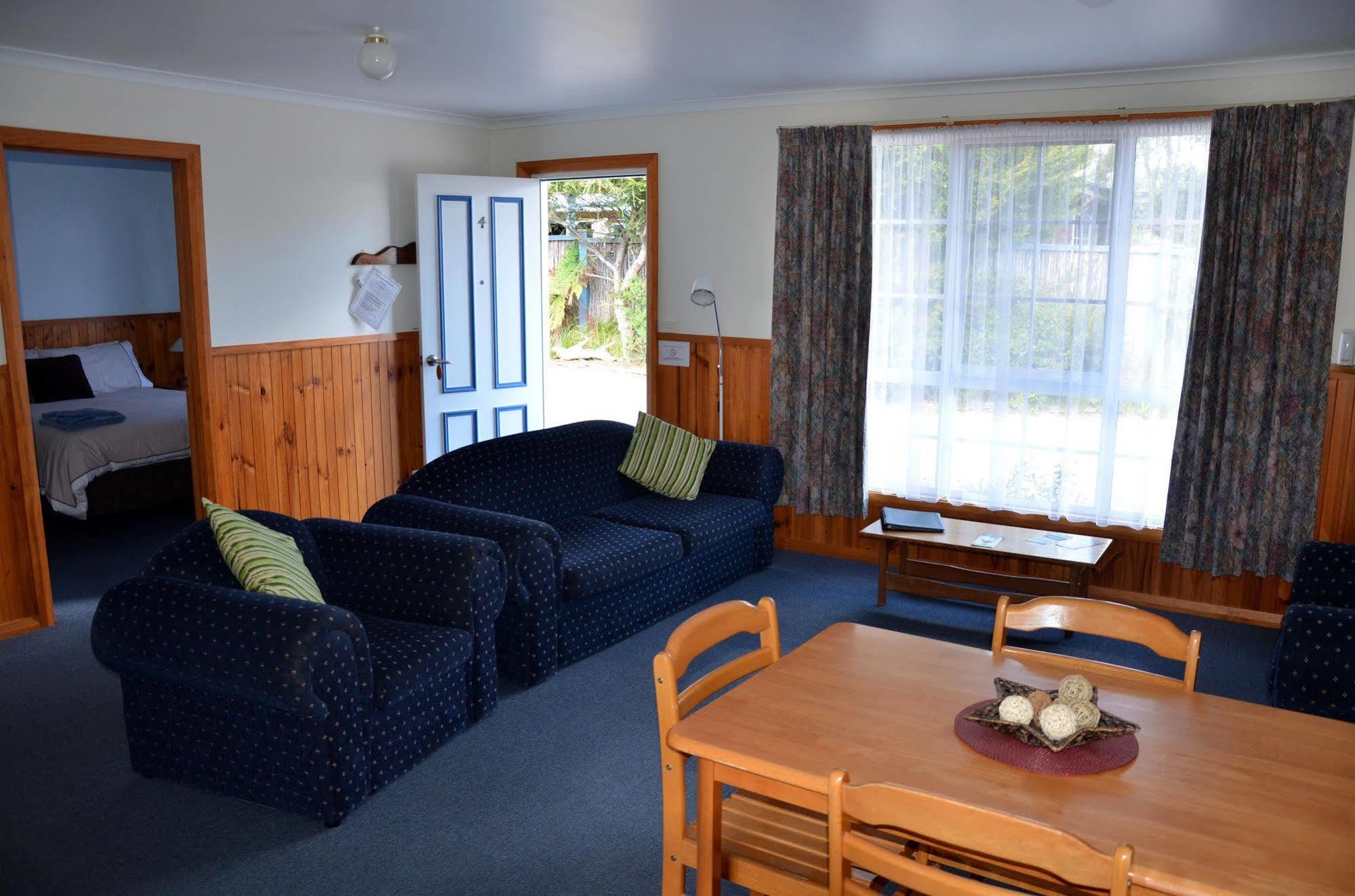 Castaway Holiday Apartments Strahan Extérieur photo