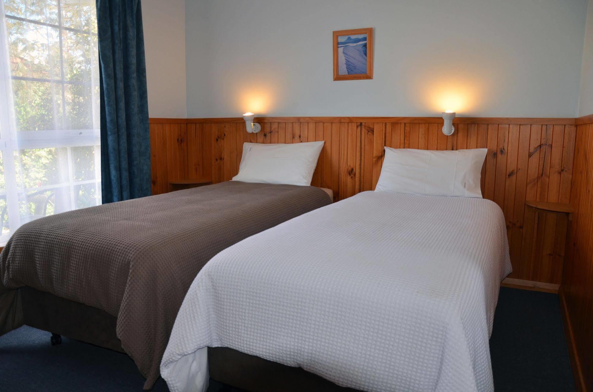 Castaway Holiday Apartments Strahan Extérieur photo