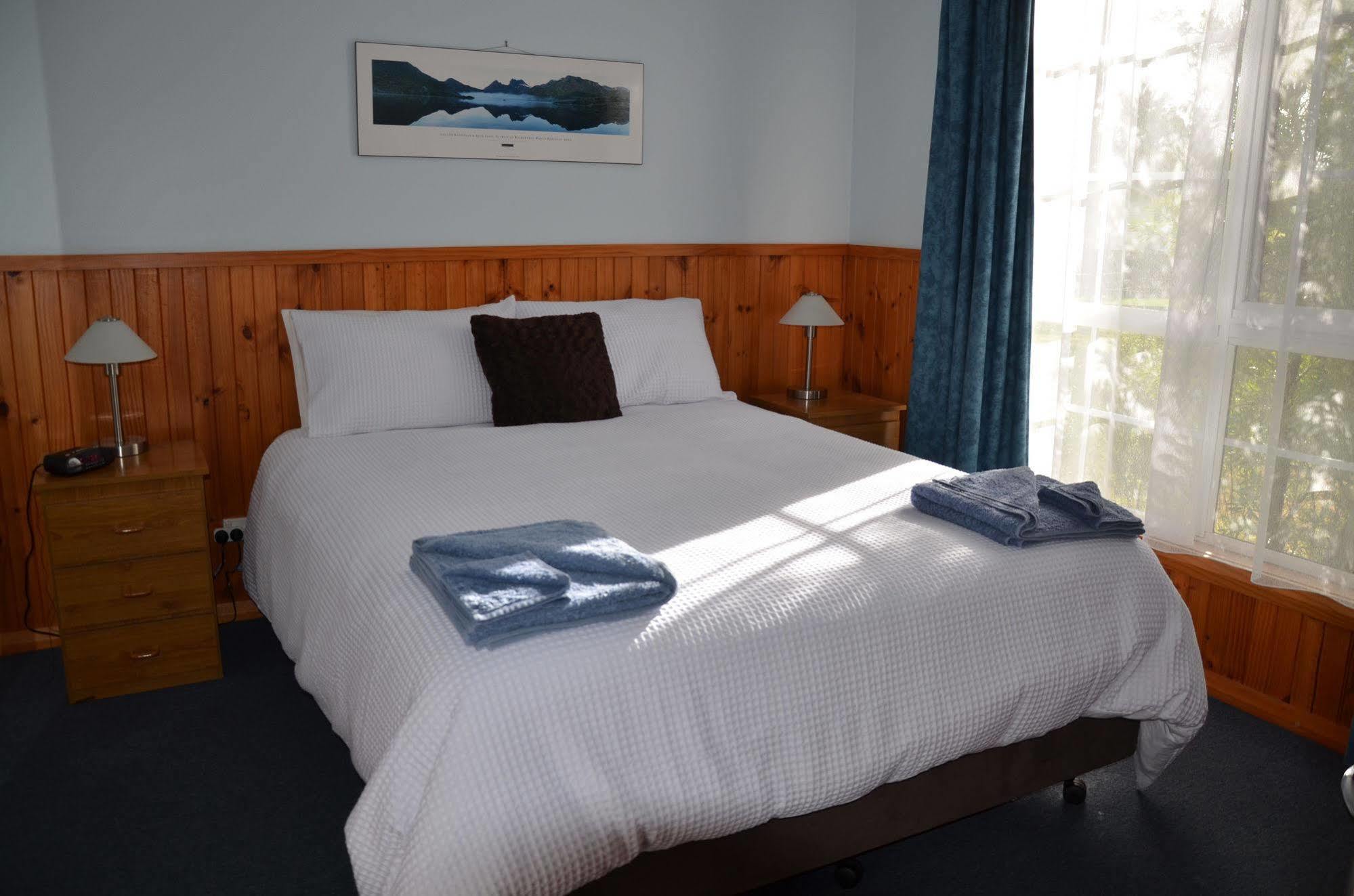 Castaway Holiday Apartments Strahan Extérieur photo
