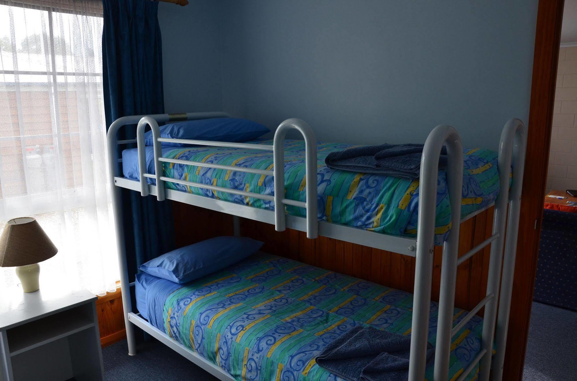 Castaway Holiday Apartments Strahan Extérieur photo