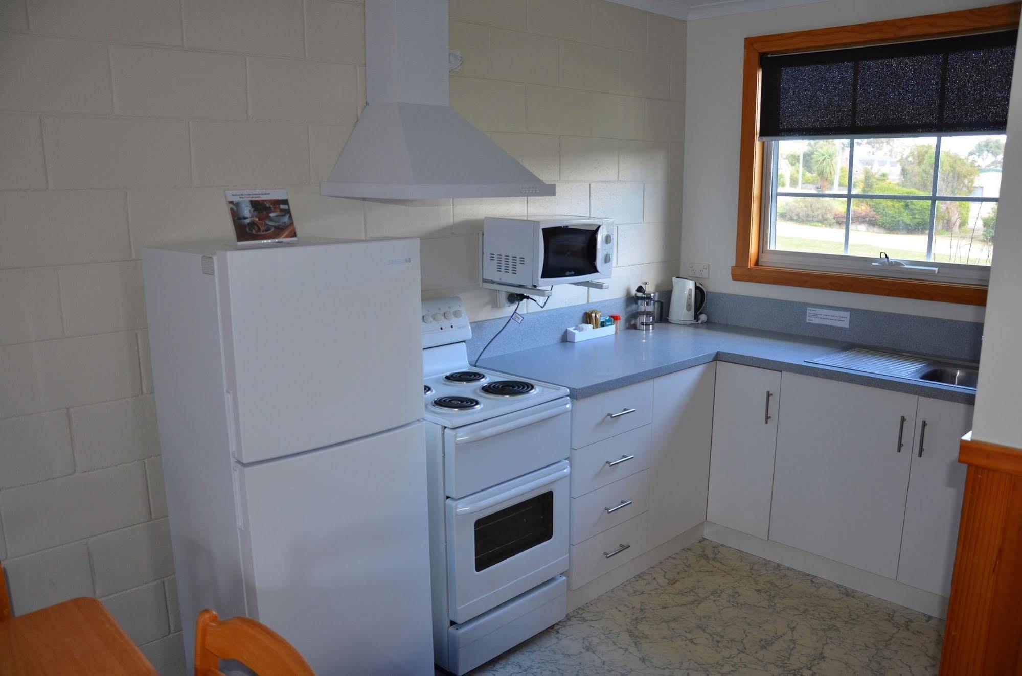 Castaway Holiday Apartments Strahan Extérieur photo